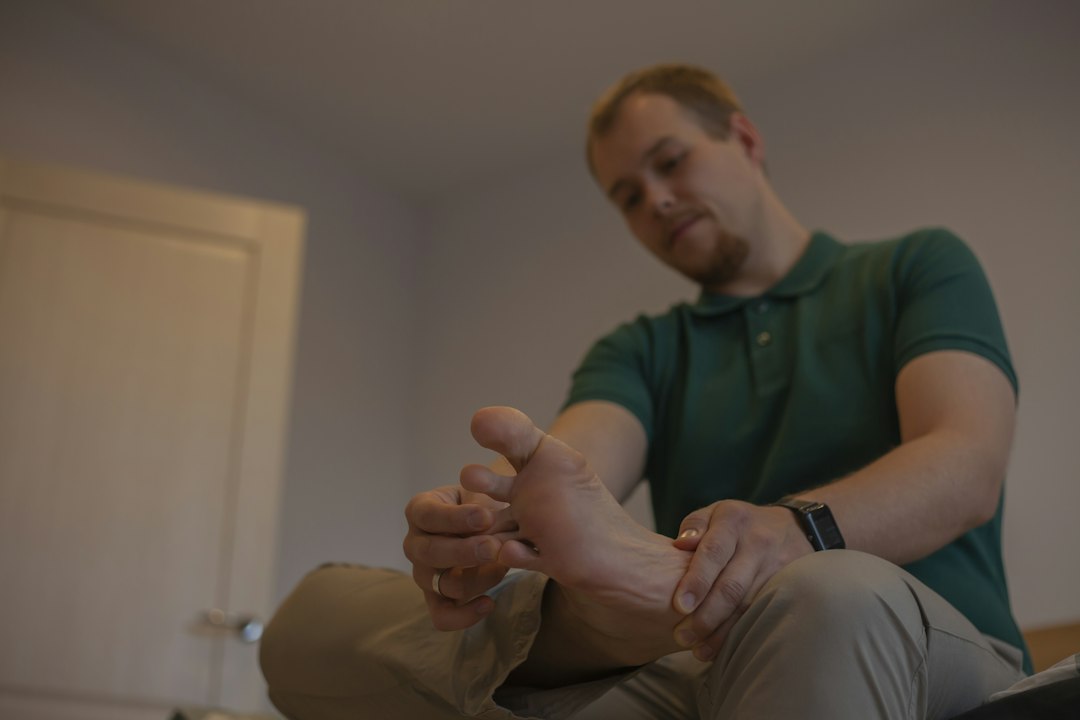 You are currently viewing Tingling Feet With Normal Blood Sugar: What Else Could Be Going On?