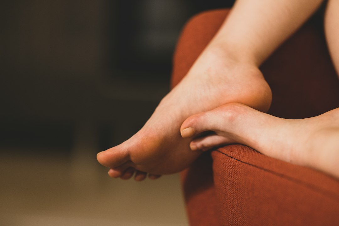 You are currently viewing Swollen Ankles at the End of the Day: When Should You Worry?