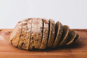 Read more about the article How to Choose Whole-Grain Bread: What the Label Really Tells You
