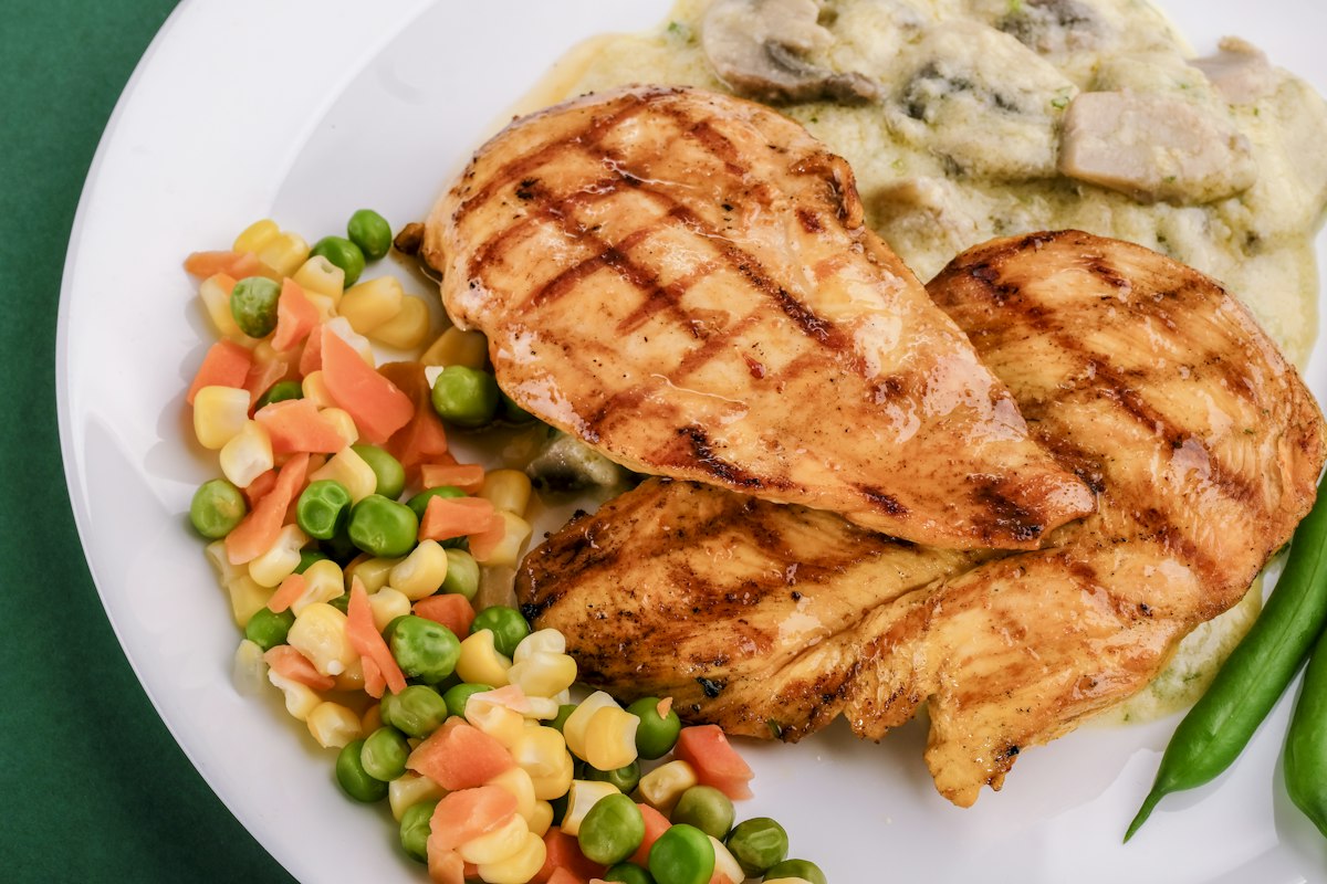 You are currently viewing Sleepy After Eating? What Your Afternoon Slump May Mean